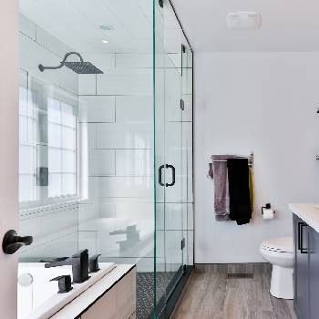 Zamena i ugradnja kada i tuš kabina Novi Sad